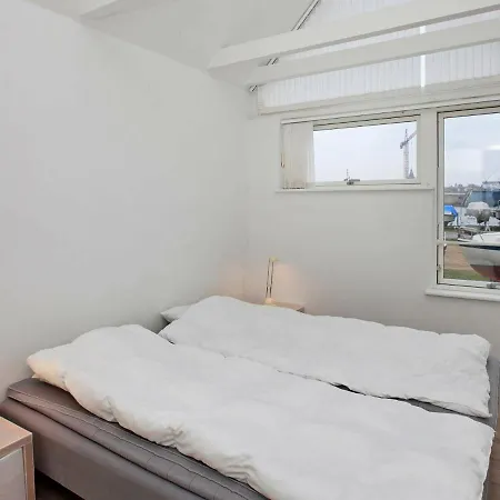 Three-bedroom Holiday In 2 Semesterbostad *