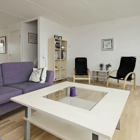 Three-bedroom Holiday In 2 Semesterbostad *